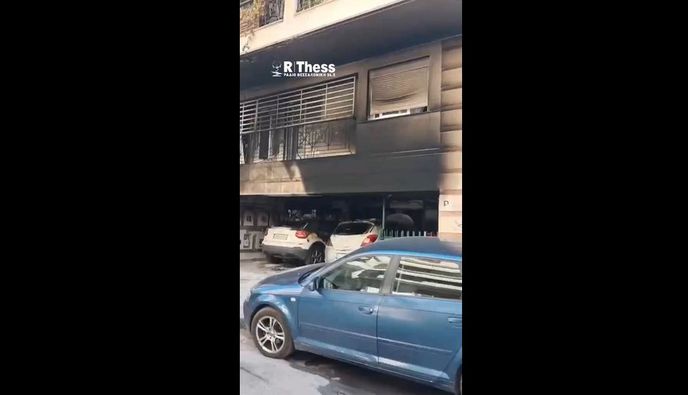 Eμπρηστικές επιθέσεις με γκαζάκια σε κατοικίες πολιτευτών της ΝΔ - Μια γυναίκα στη ΜΕΘ και 4 τραυματίες