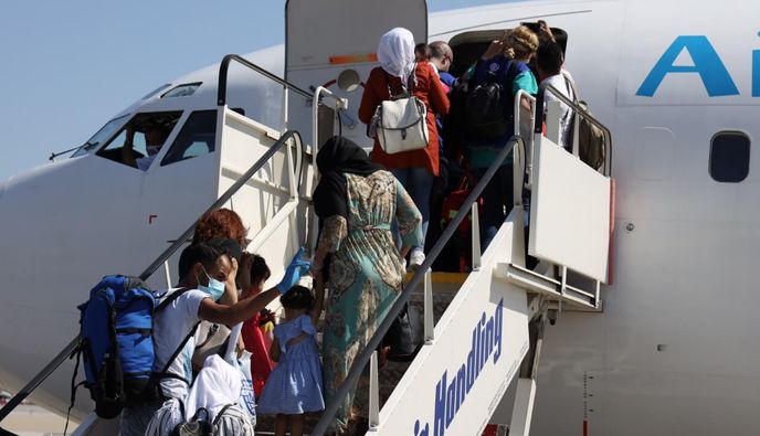 Politico: Δανία, Ελλάδα, Γερμανία κ.α. εξετάζουν να στέλνουν σε Ρουάντα και Ουζμπεκιστάν όσους απορρίπτεται η αίτηση ασύλου τους  