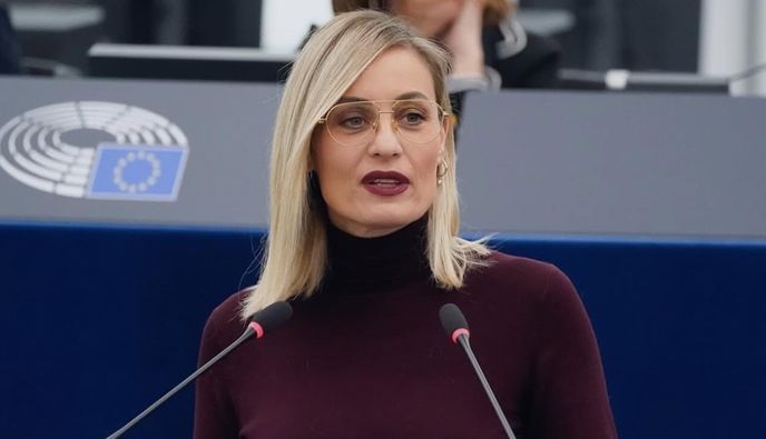 Σάλος από τη δήλωση της Ε. Μελέτη στο Ευρωκοινοβούλιο – Οι «εκβιαζόμενοι» εργοδότες και οι «αντιεπαγγελματίες εργαζόμενοι»