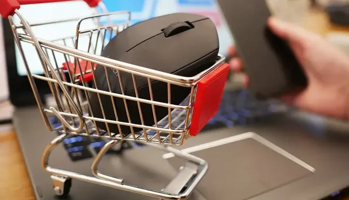 Από 1/7 σε ισχύ ο δασμός 3 ευρώ/κατηγορία σε δέματα από πλατφόρμες εκτός Ε.Ε. (Temu, Shein κ.α.)