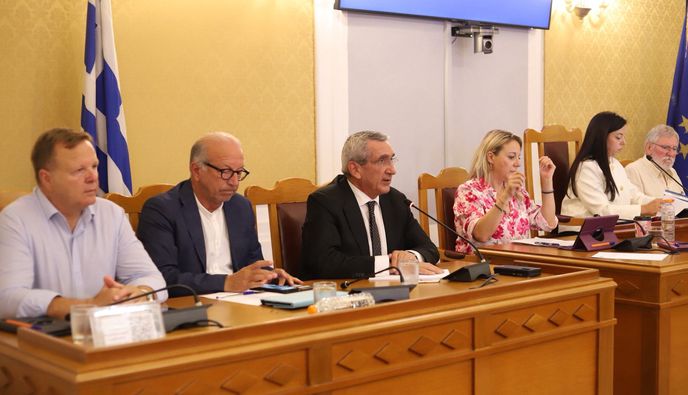 «Δεν μπορεί η πολιτική να είναι άθλημα πλουσίων»: Προβληματισμός στο Περιφερειακό Συμβούλιο για τις αποζημιώσεις των συμβούλων  