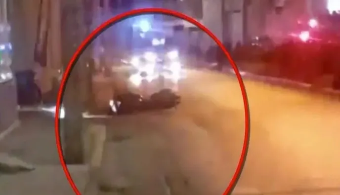 Δυστύχημα στη Θηβών: Νεκροί δύο νεαροί 24 και 28 ετών μετά από τροχαίο με μηχανή