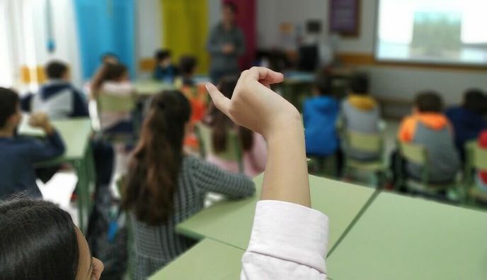 Το τέλος του «ενός βιβλίου» στα σχολεία: Η μεγάλη αλλαγή σε δημοτικά, γυμνάσια και λύκεια το 2026 και το 2027