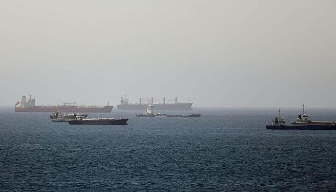 Ανάφλεξη στη Μέση Ανατολή: Το Ιράν έκλεισε τα Στενά του Ορμούζ και χτύπησε δύο πλοία, το ένα κυπριακό - Άμεση απάντηση από τις ΗΠΑ