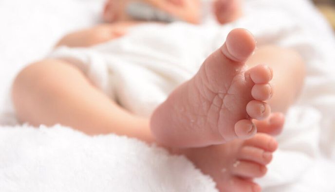 Με κατάγματα και σημάδια που παραπέμπουν σε καψίματα και δαγκώματα νοσηλεύεται μωρό 10 μηνών στην Πάτρα – Έρευνα για κακοποίηση