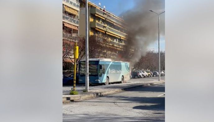 Θεσσαλονίκη: Φωτιά σε λεωφορείο των ΚΤΕΛ