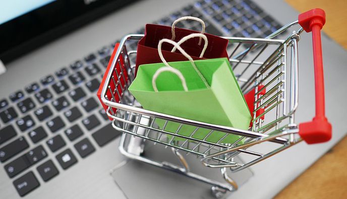 Online αγορές: Σε ισχύ από σήμερα το τέλος 3 ευρώ για μικροδέματα από χώρες εκτός Ε.Ε.