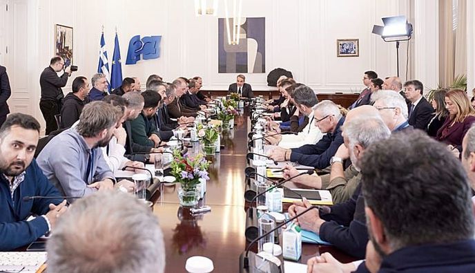 Σήμερα οι αποφάσεις για το μέλλον των μπλόκων: «Συγκρατημένα αισιόδοξος» ο Πρωθυπουργός – «Δεν είναι πλήρως ικανοποιημένοι», λένε οι αγρότες