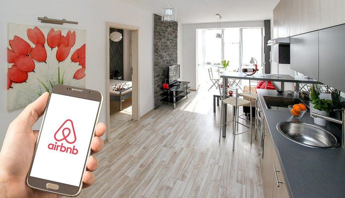 Το Airbnb εμπρός σε νέους περιορισμούς: Η νομοθεσία από την ΕΕ και τα σενάρια για νέα μέτρα στην Ελλάδα