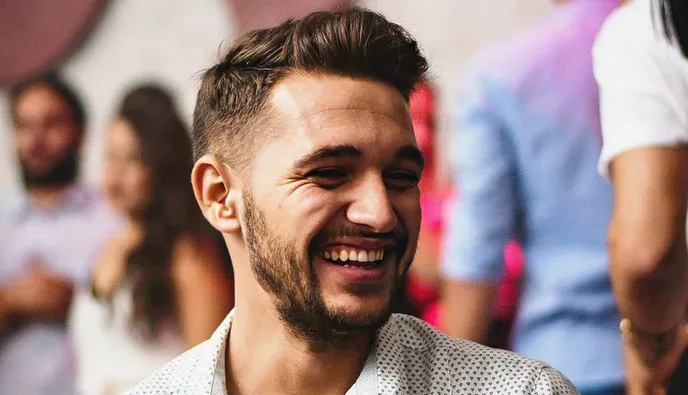 Συντετριμμένοι συγγενείς και φίλοι του 27χρονου δασκάλου που έχασε ξαφνικά τη ζωή του στο Ρέθυμνο – «Δεν είχε πρόβλημα υγείας»