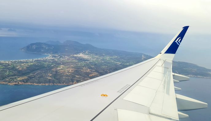 Περισσότερες αεροπορικές θέσεις για την Ελλάδα έως τον Οκτώβριο, αλλά με πίεση στις κρατήσεις