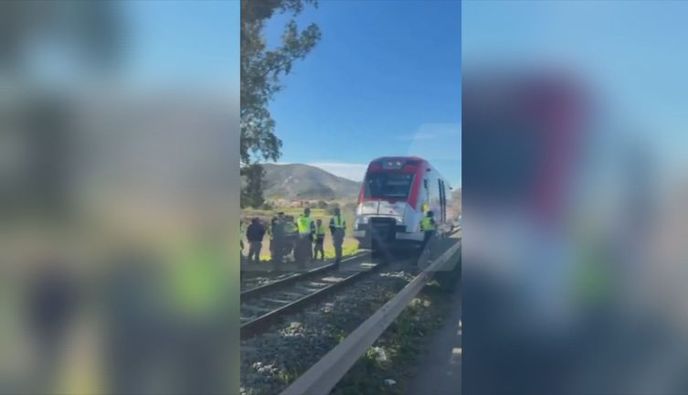 Νέο σιδηροδρομικό ατύχημα στην Ισπανία: Τρένο συγκρούστηκε με γερανό – Τουλάχιστον πέντε τραυματίες