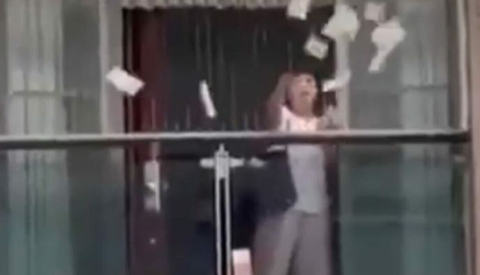 Κίνα: Γυναίκα πέταξε από το μπαλκόνι 160.000 δολάρια μετά από καβγά με τον σύζυγό της