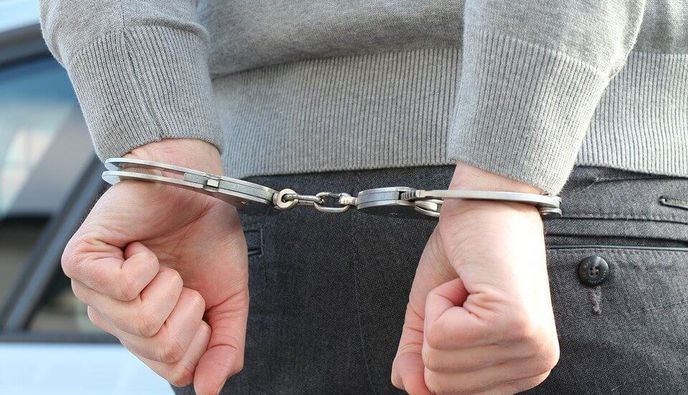 Με 13 ναρκωτικά δισκία στο παπούτσι του εντοπίστηκε κατά τη μεταγωγή στην Κω ο 41χρονος κατηγορούμενος για τη δολοφονία Καριώτη  