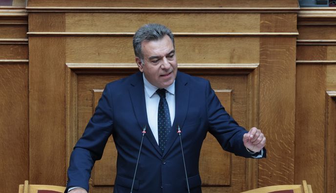 Παρέμβαση του Μάνου Κόνσολα για τη λειτουργία ιατρείων στα αεροδρόμια Ρόδου και Κω