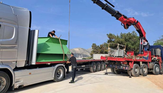 Έφτασε στην Κάλυμνο ο εξοπλισμός για τη μεταφόρτωση των απορριμμάτων στην Κω - Δηλώσεις του Ι. Μαστροκούκου