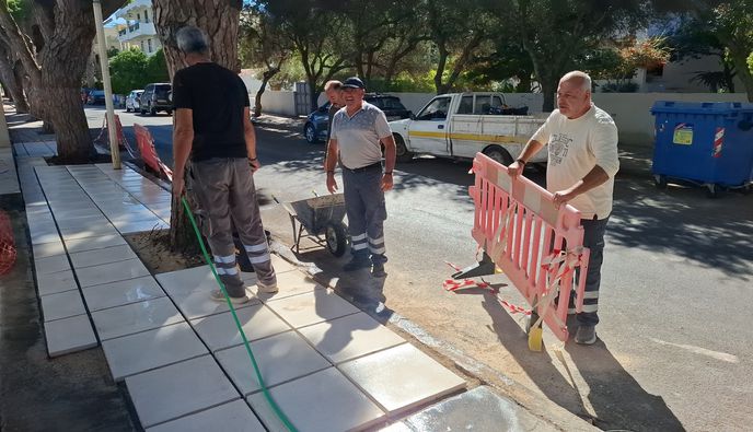 Eπισκευή των πεζοδρομίων έξω από το Κλειστό Γυμναστήριο Κω «Δημήτρης Παππούλης»