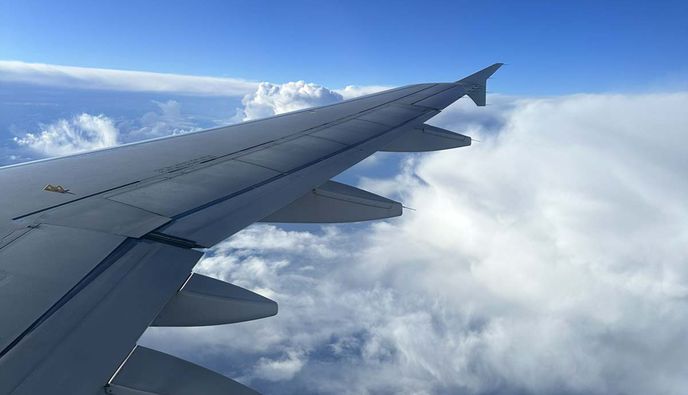 Αεροπορικά εισιτήρια: Αυξήσεις έως 39% σε έναν χρόνο – Γιατί οι τιμές θα ανέβουν κι άλλο