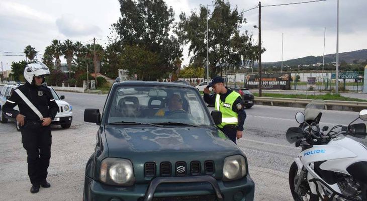 Ο Διοικητής της τροχαίας Κω Β. Πλατώνης μιλάει για το νέο ΚΟΚ, τα κράνη, τα πατίνια, το όριο των 50χλμ. κ.α.