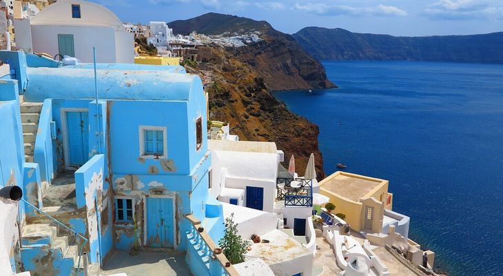 Έκανε πίσω η κυβέρνηση μετά την κατακραυγή - Λύση για τη δόμηση σε οικισμούς κάτω των 2.000 κατοίκων