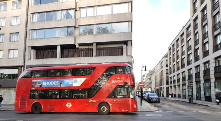 Τα νησιά του Ν. Αιγαίου «ταξίδεψαν» στο Λονδίνο — Η Ρόδος και η Κως στους δρόμους της βρετανικής πρωτεύουσας