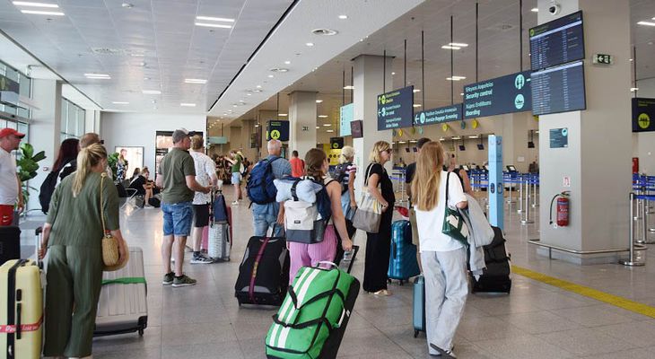 Η TUI σταματά πτήσεις προς Τουρκία και Πορτογαλία την επόμενη σεζόν και αυξάνει τη χωρητικότητα στην Ελλάδα
