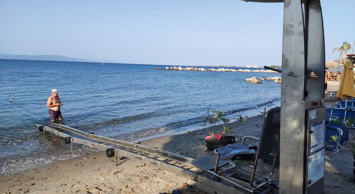 Παράπονα επισκεπτών και μόνιμων κατοίκων για την μη τοποθέτηση των εγκαταστάσεων πρόσβασης στις παραλίες της Κω για "εμποδιζόμενα" άτομα 
