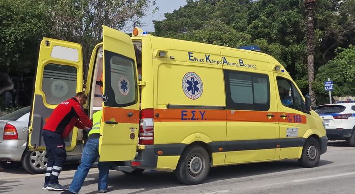 Το Yπ. Υγείας ψάχνει πληρώματα στα νησιά για τα ασθενοφόρα - Ο στρατός και η εργασία με «μπλοκάκι»