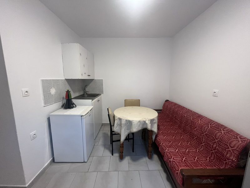 Ενοικιάζονται 2 ισόγεια επιπλωμένα διαμερίσματα 40 τ.μ. επί της οδού Αρτεμισίας