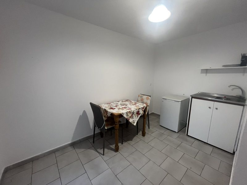 Ενοικιάζονται 2 ισόγεια επιπλωμένα διαμερίσματα 40 τ.μ. επί της οδού Αρτεμισίας