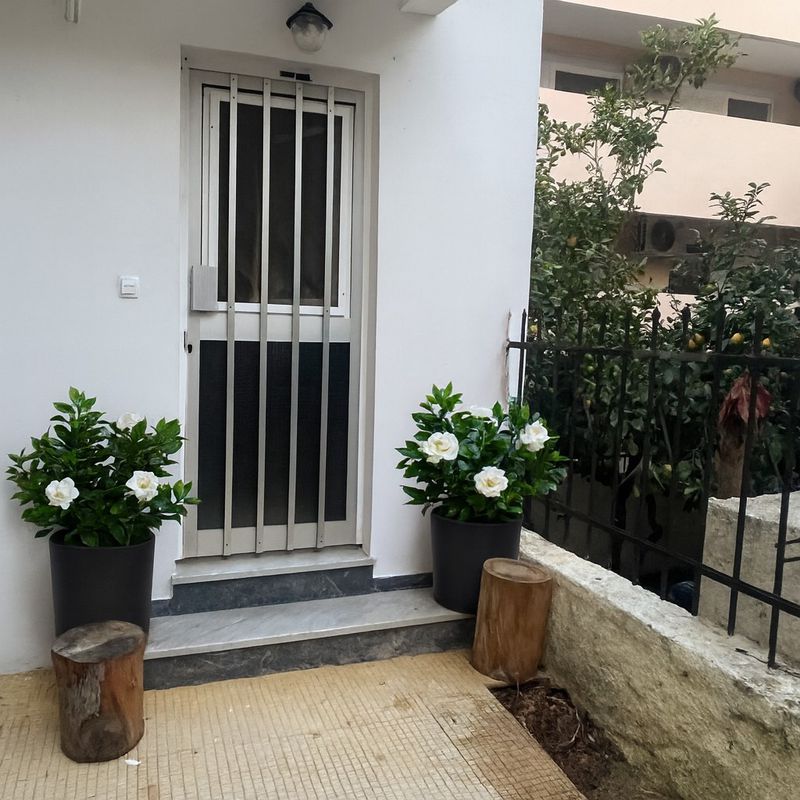 Ενοικιάζονται 2 ισόγεια επιπλωμένα διαμερίσματα 40 τ.μ. επί της οδού Αρτεμισίας