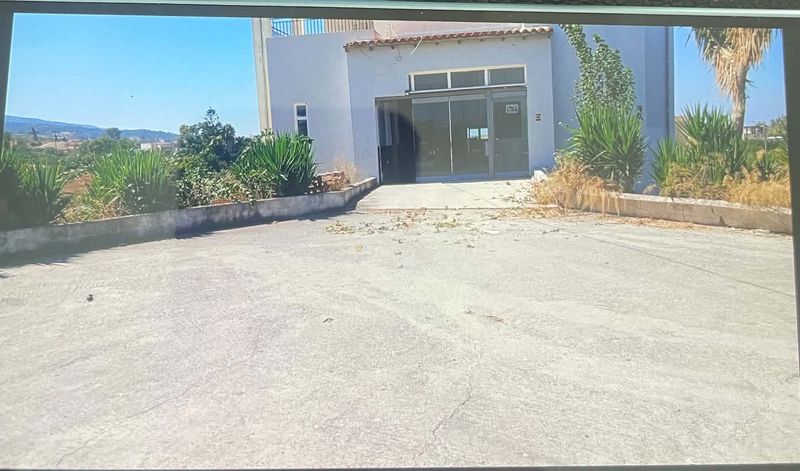 Ενοικιάζεται ισόγειο κατάστημα 190 τ.μ. πίσω από τον Σκλαβενίτη