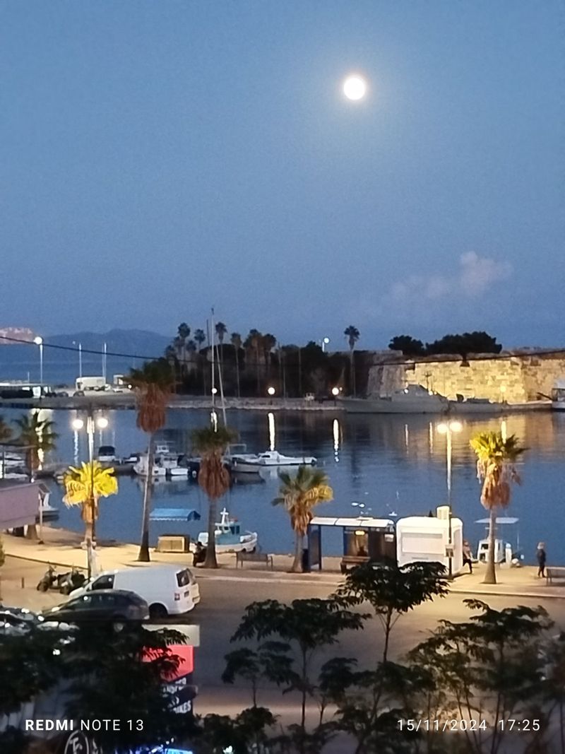 Ενοικιάζεται διαμέρισμα 1ου ορόφου 196 τμ. στο κέντρο της Κω
