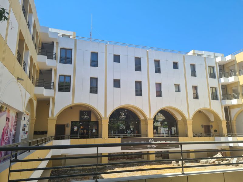 Ενοικιάζεται γραφείο 50m με 3 κυρίως χώρους σε κτίριο γραφείων στην οδό Αρτεμησίας 2 (απέναντι από την Τράπεζα Πειραιώς)