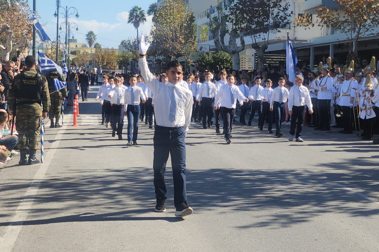 Τα παραλειπόμενα μιας Εθνικής παρέλασης της 28ης Οκτώβριου του 2025, που έμοιαζε με πρόβα (γράφει η Ξανθίππη Αγρέλλη)
