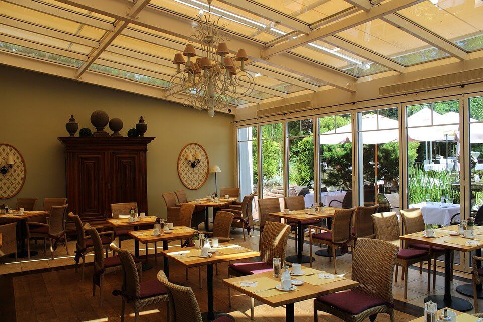 Εστίαση: Κερδίζει το delivery, δίνει «μάχη» η σάλα    