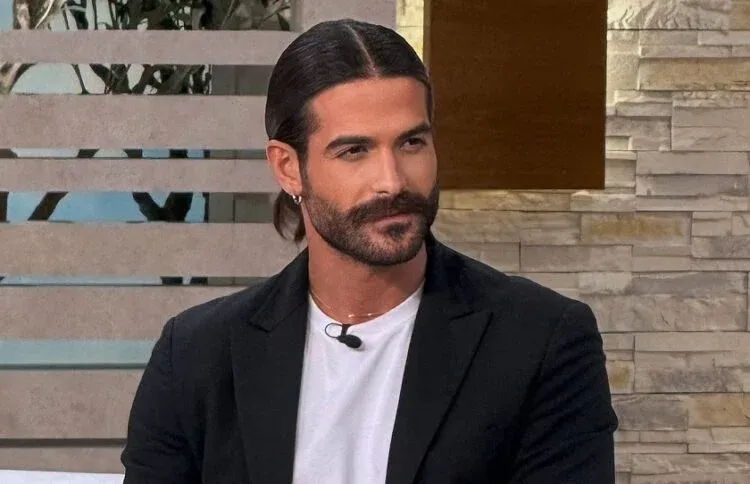 Συνελήφθη ο Άρης Μουγκοπέτρος μετά από μήνυση της συζύγου του για ενδοοικογενειακή απειλή