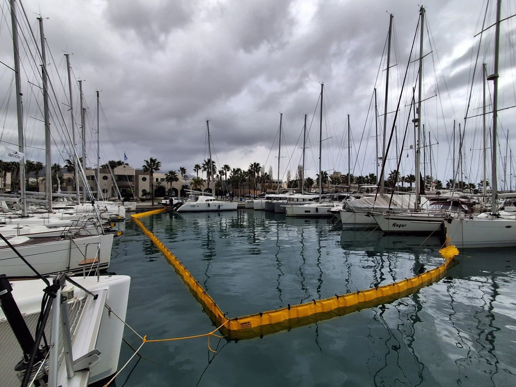 Με επιτυχία, παρά τις δυσμενείς καιρικές συνθήκες, ολοκληρώθηκε η ετήσια άσκηση αντιμετώπισης θαλάσσιας ρύπανσης στη Μαρίνα Κω