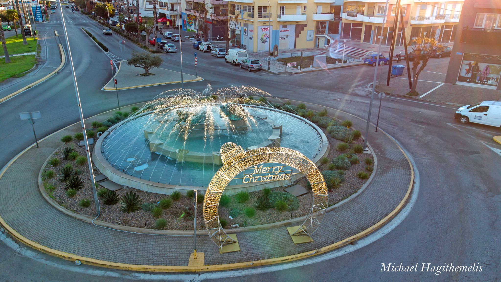 Κ. Παπαθωμά: Περί της επιγραφής “Merry Christmas” στην είσοδο της πόλης