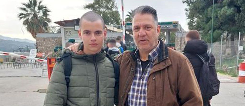 Η σπαρακτική ανάρτηση του πατέρα του 19χρονου Ραφαήλ που σκοτώθηκε από χειροβομβίδα – «Ήρωας και αθάνατος»