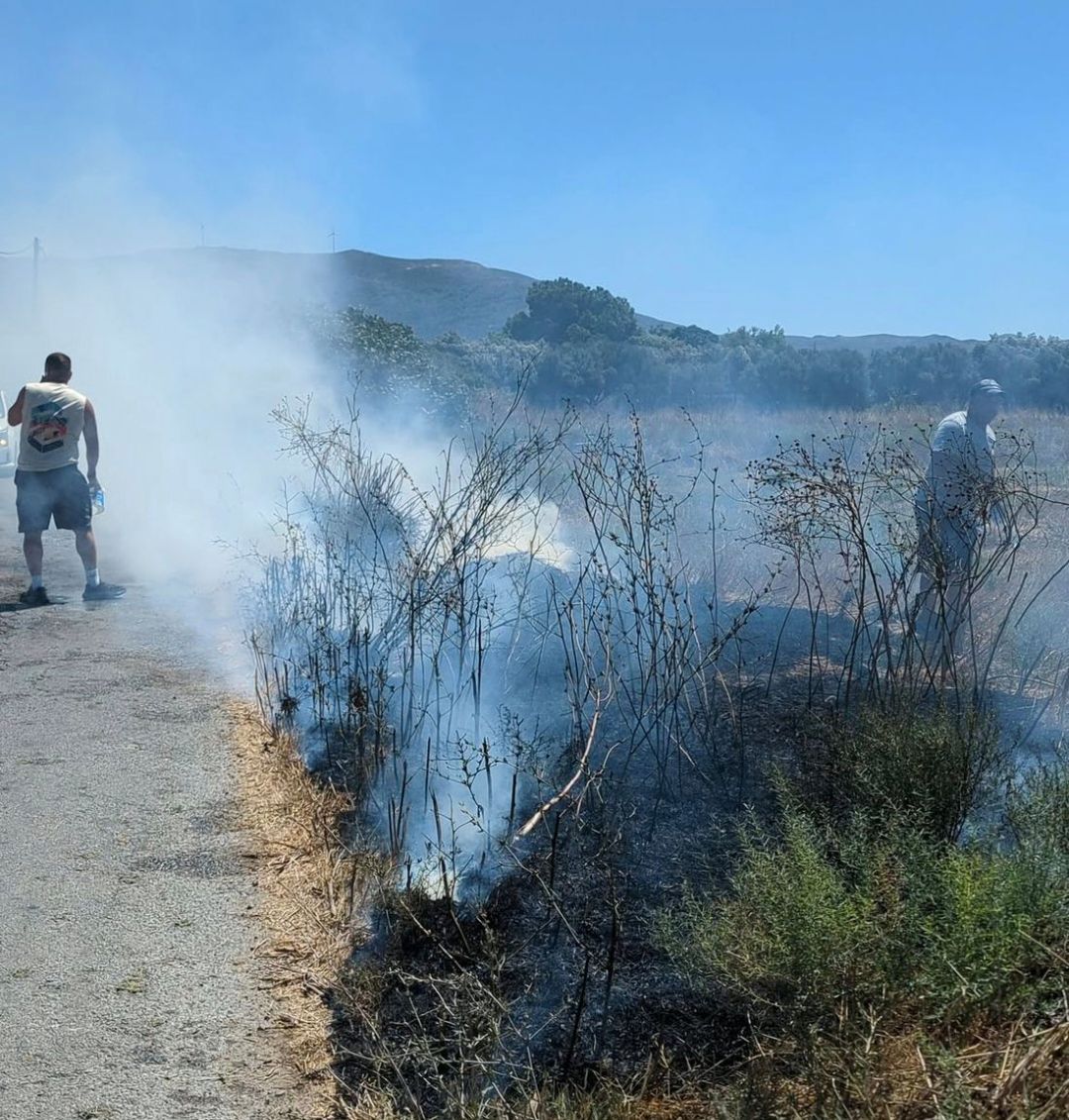 Συμβαίνει τώρα: Φωτιά σε Μαρμάρι και Καρδάμαινα