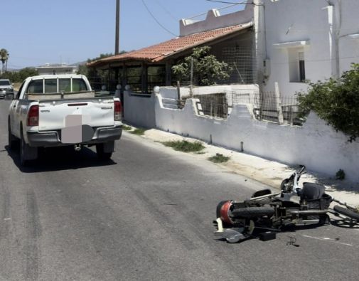 Τροχαίο ατύχημα στο Πυλί: Μηχανάκι συγκρούστηκε με μικρό φορτηγό - Στο νοσοκομείο ο οδηγός
