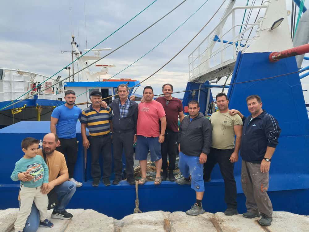 Κάλυμνος: Στα άκρα η αγανάκτηση των αλιέων–”Έκλεισαν” με αλιευτικά σκάφη την κεντρική προβλήτα