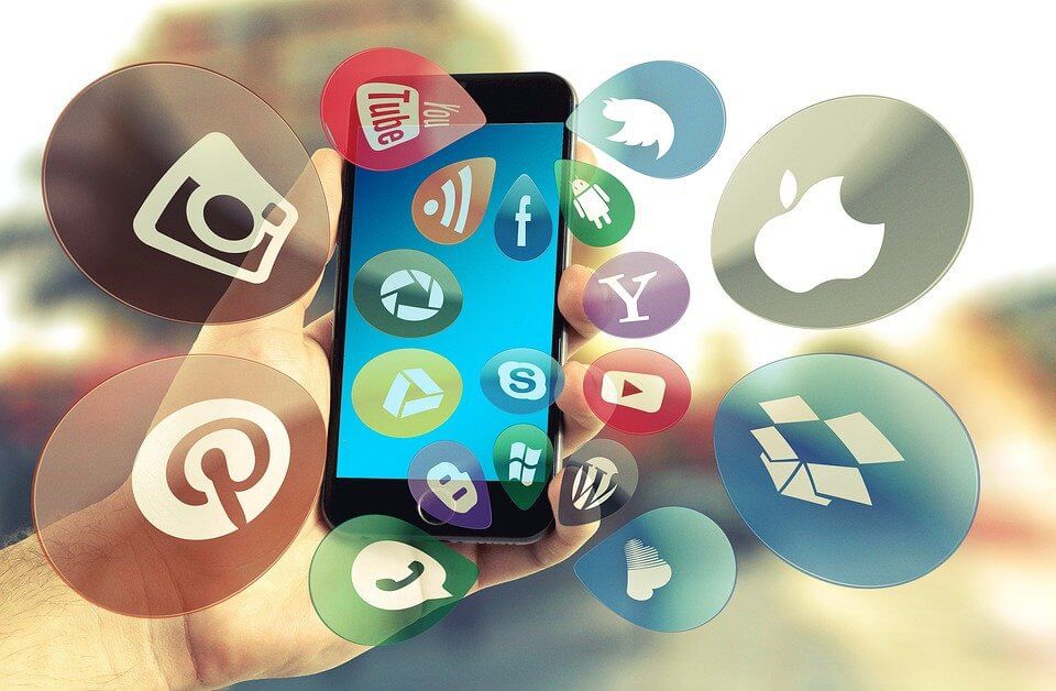 Μπλόκο στα Social media: Πώς θα ελέγχεται η ηλικία των παιδιών – Τι θα γίνει με τους υπάρχοντες λογαριασμούς 