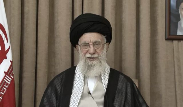 Νεκρός ο Χαμενεΐ, επιβεβαιώθηκε από την ιρανική κυβέρνηση – «Έγινε μάρτυρας, κηρύσσεται πένθος 40 ημερών»