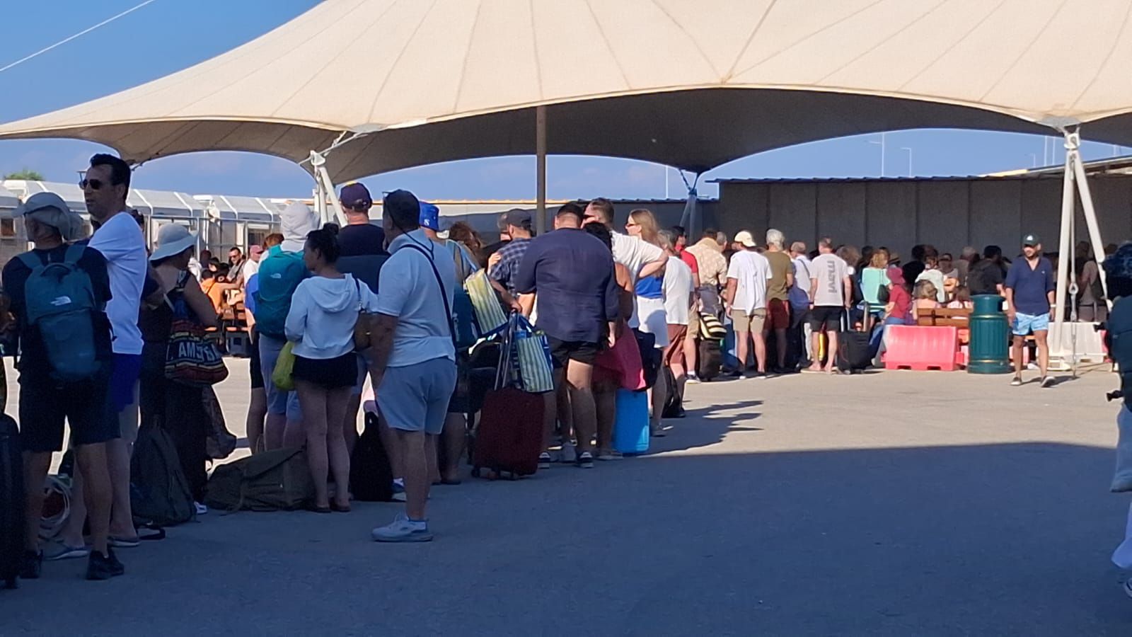 Γιατί οι Τούρκοι κατακλύζουν τα ελληνικά νησιά: Τουρκική εφημερίδα εξηγεί γιατί οι γείτονες προτιμούν τη χώρα μας