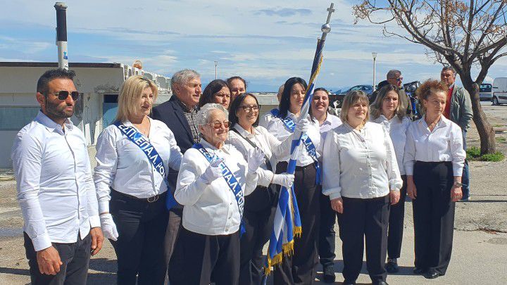 Μαθήτρια Α’ Λυκείου ετών… 82. Η κυρία Σοφία, μαθήτρια του Εσπερινού ΕΠΑΛ Ρόδου παρέλασε περήφανα μπροστά σε χιλιάδες κόσμου