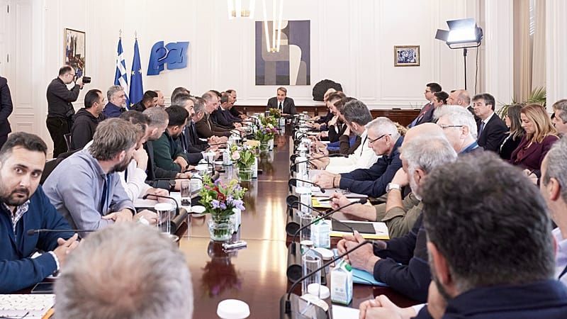 Σήμερα οι αποφάσεις για το μέλλον των μπλόκων: «Συγκρατημένα αισιόδοξος» ο Πρωθυπουργός – «Δεν είναι πλήρως ικανοποιημένοι», λένε οι αγρότες