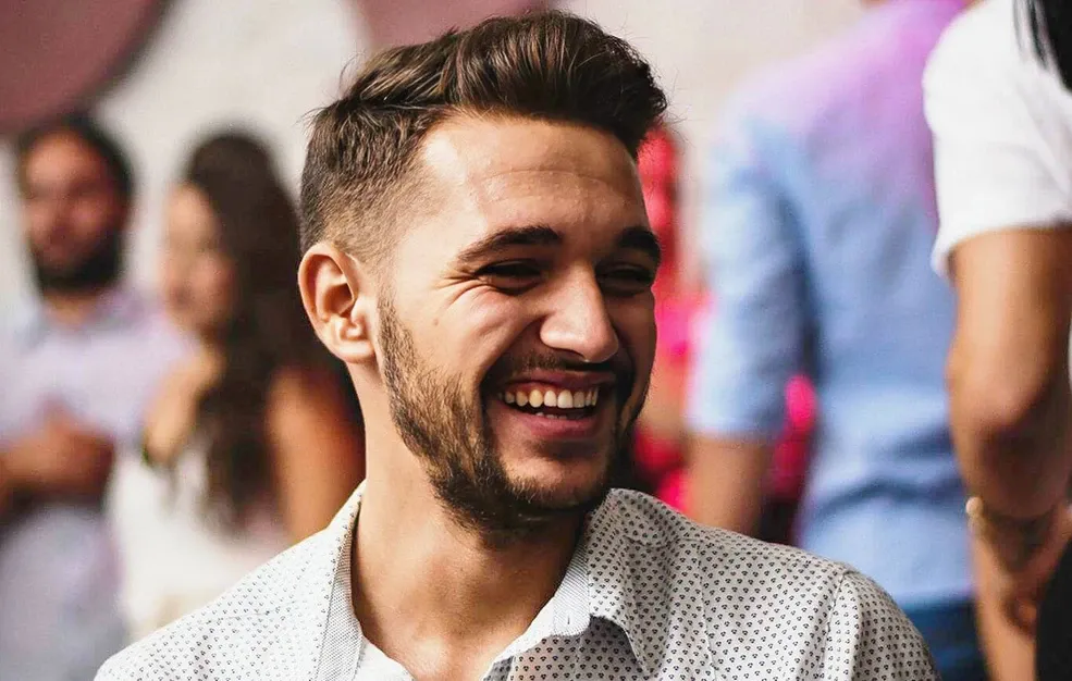 Συντετριμμένοι συγγενείς και φίλοι του 27χρονου δασκάλου που έχασε ξαφνικά τη ζωή του στο Ρέθυμνο – «Δεν είχε πρόβλημα υγείας»