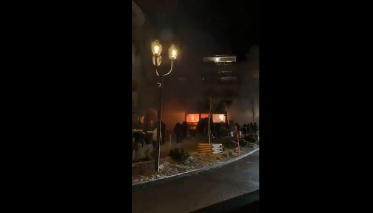 Ελβετία: Δεκάδες νεκροί και τραυματίες από έκρηξη σε χιονοδρομικό θέρετρο